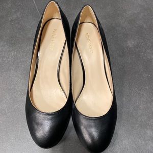 Nine West black wedge pumps size 7